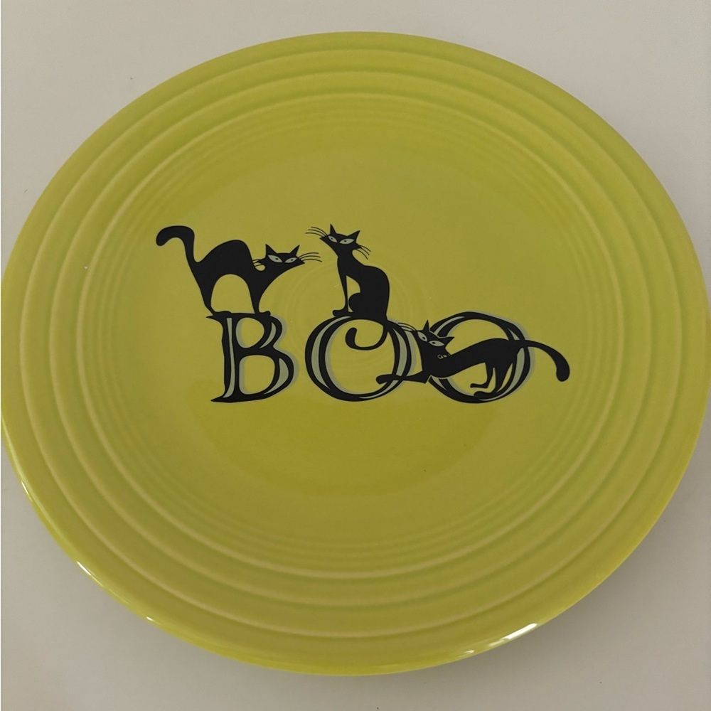 Fiesta Trio of Cats Boo plate Retired  NWT